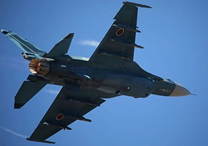 機動飛行を行うF-2