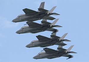 オープニングフライを飾る4機のF-35A