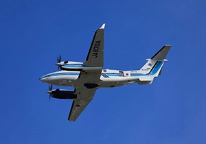 ビーチ350 航過飛行